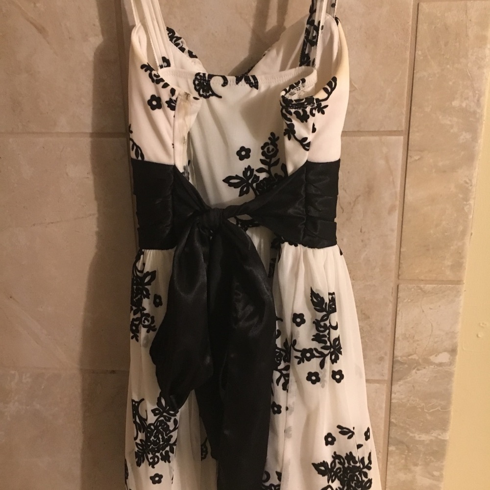 Dress - Picture 2 of 3